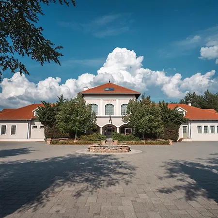 Bodrogi Kúria Wellness Hotel 4*